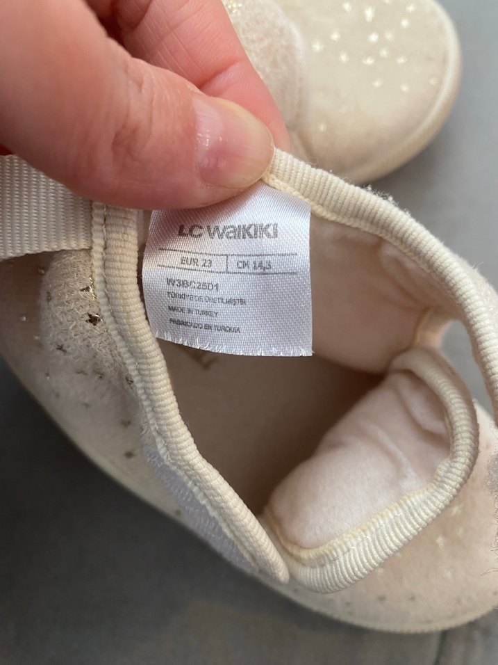 Kız Çocuk Beyaz Cırt Cırtlı Ev Terliği - Görsel 2