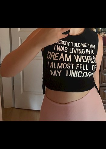 Siyah Baskılı Yüksek Yakalı Crop Top