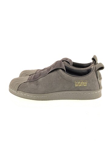 Adidas Spor Ayakkabı %70 İndirimli.