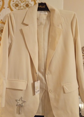 Beyaz Düğmeli Uzun Kadın Blazer Ceket