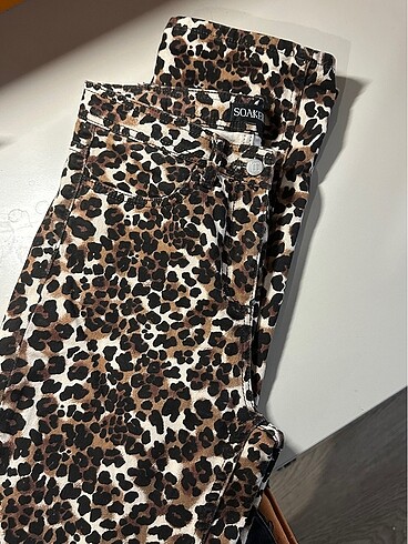 leopar desenli pantolon