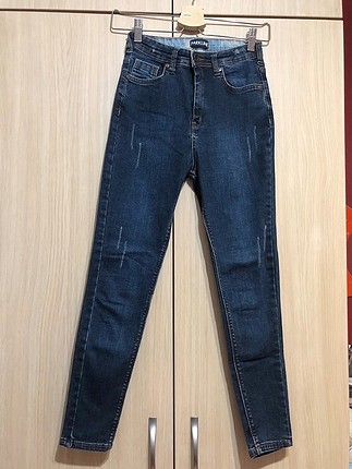 Koyu renk skinny jean. 38 bedendir.