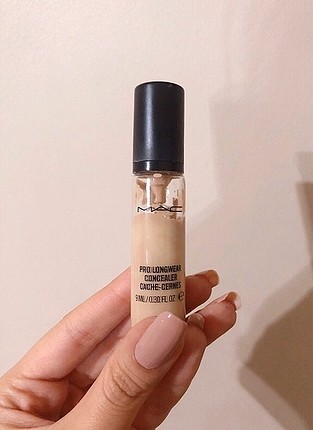 ORJİNAL MAC PRO LONGWEAR CONCEALER KAPATICI. BİRAZ KULLANIŞMIŞTI