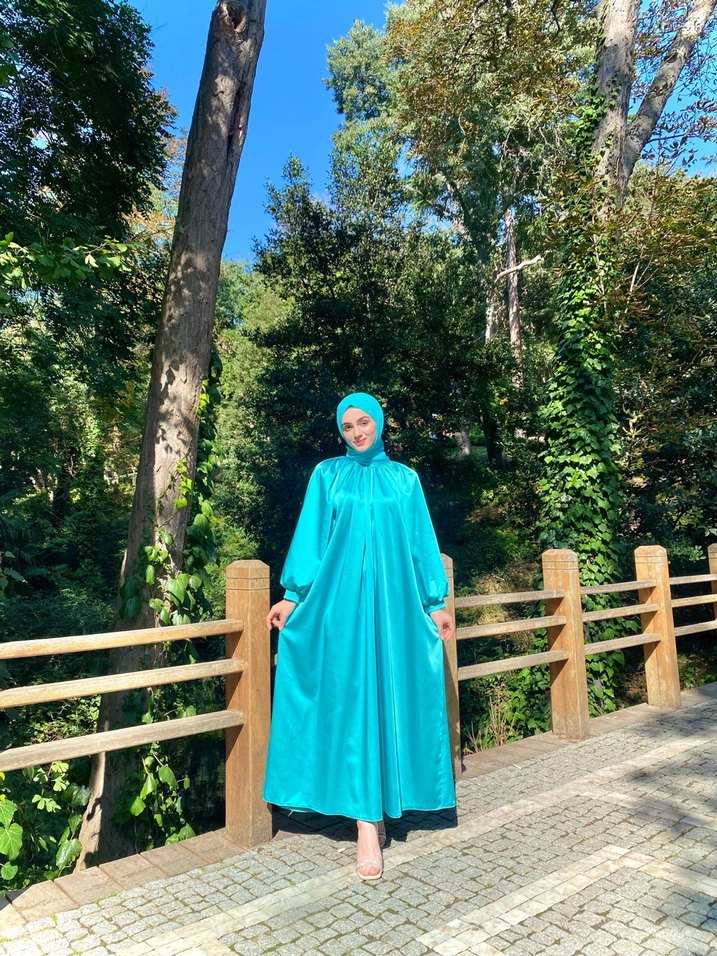 Uzun Turkuaz Saten Kadın Elbise - Görsel 4