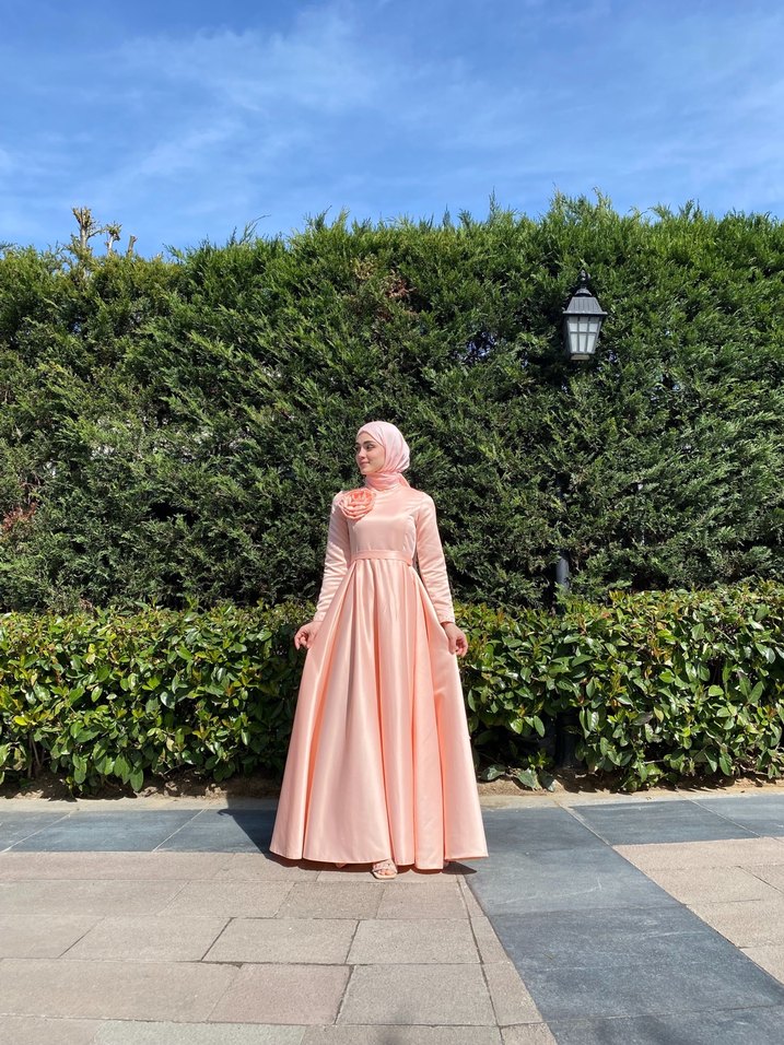 Uzun Kollu Pudra Pembe Tesettür Abiye - Görsel 4