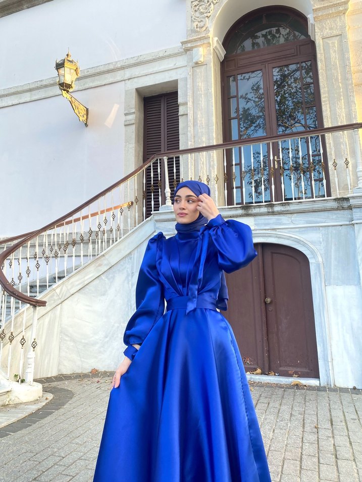 Uzun Kollu Mavi Saten Tesettür Abiye Elbise - Görsel 2