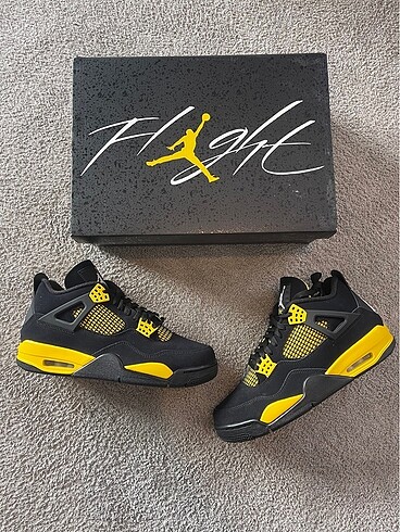 Jordan 4 Thunder