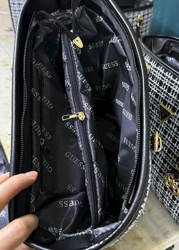 Guess Kadın Gri Desenli Tokalı Omuz Çantası - Görsel 3