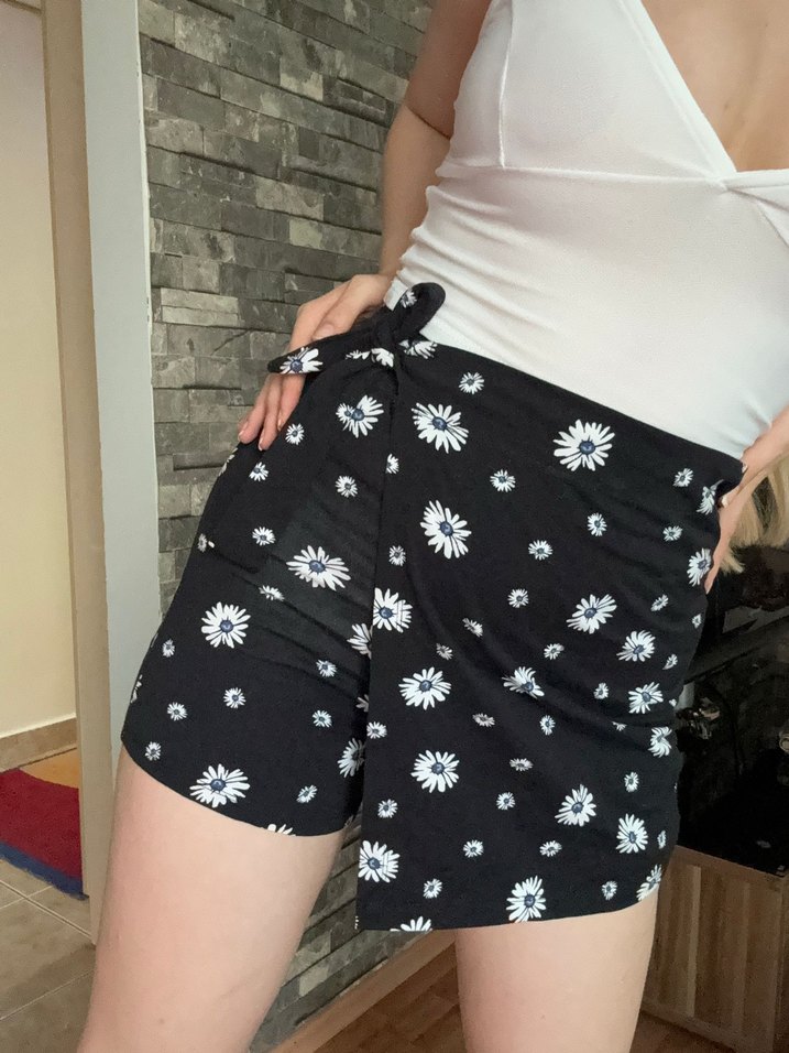 Çiçek Desenli Pamuklu Mini Şort - Görsel 2