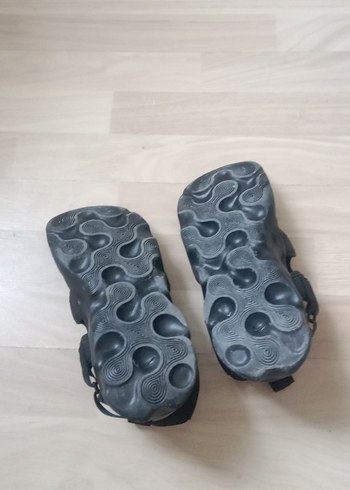 36 Beden Nike Siyah Erkek Çocuk Sandalet