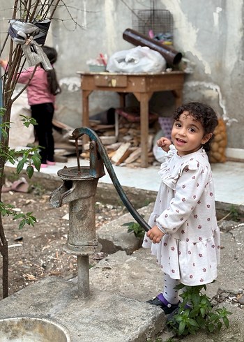 Kız Çocuk Beyaz Pamuklu Fırfırlı Bohem Elbise - Görsel 3