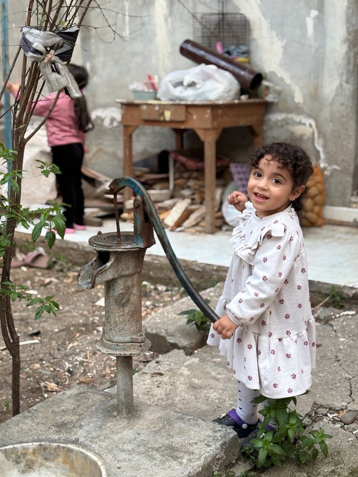 Kız Çocuk Beyaz Pamuklu Fırfırlı Bohem Elbise - Görsel 3