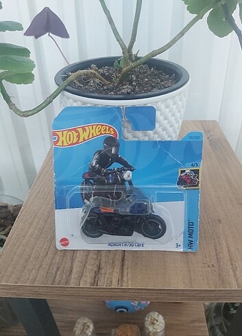 HOT WHEELS