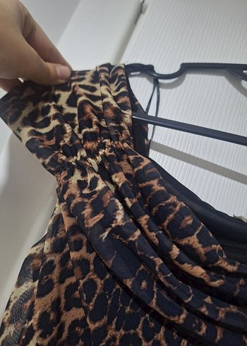 Leopar Desenli Madonna Yaka Mini Bluz - Görsel 4