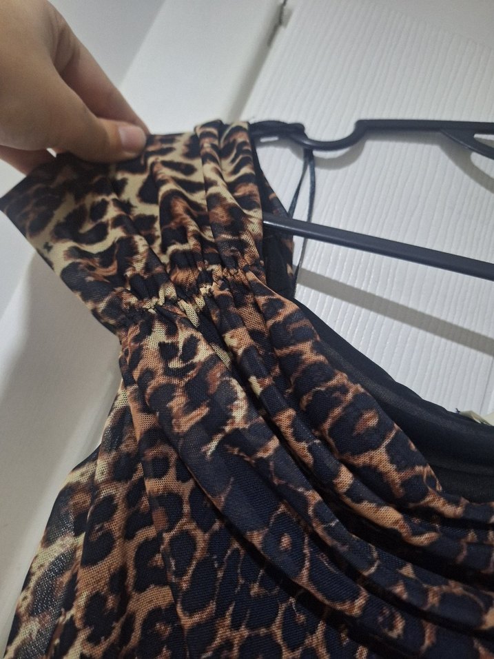 Leopar Desenli Madonna Yaka Mini Bluz - Görsel 4