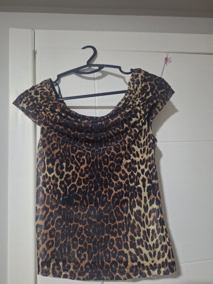 Leopar Desenli Madonna Yaka Mini Bluz - Görsel 2