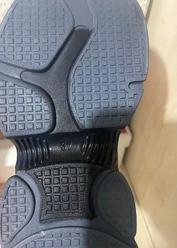 37 Beden Siyah spor ayakkabı