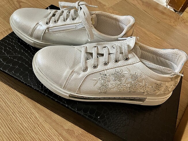 34 Beden beyaz Renk Çocuk işlemeli Sneaker