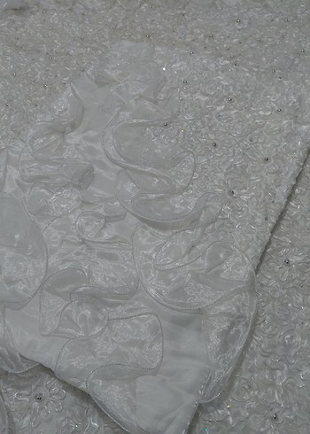 İşlemeli Beyaz Parlak Yatak Örtüsü - Görsel 3