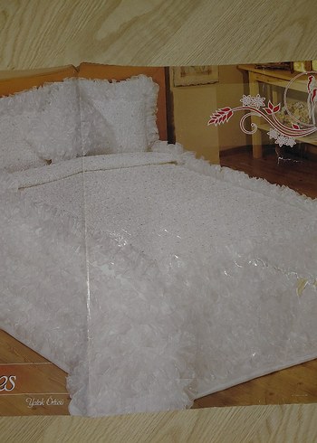 İşlemeli Beyaz Parlak Yatak Örtüsü - Görsel 5