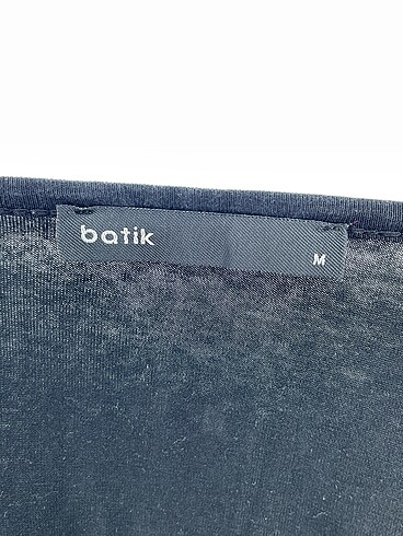m Beden siyah Renk Batik T-shirt %70 İndirimli.