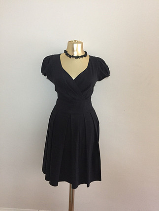 Siyah orta boy pileli elbise