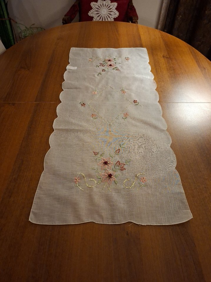 1 ad kare, 1 ad runner, 2 ad sehpa örtü - Görsel 4