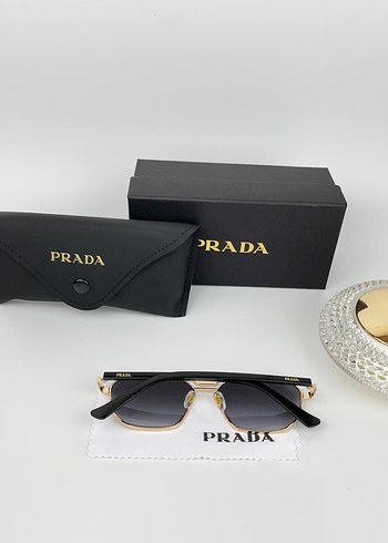 Prada Prada Gold Çerçeveli Güneş Gözlüğü