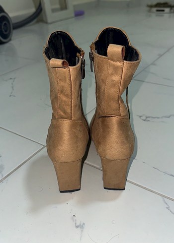 Bej Süet Bağcıklı Stiletto Topuklu Kadın Bot - Görsel 4