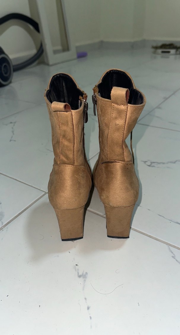 Bej Süet Bağcıklı Stiletto Topuklu Kadın Bot - Görsel 4