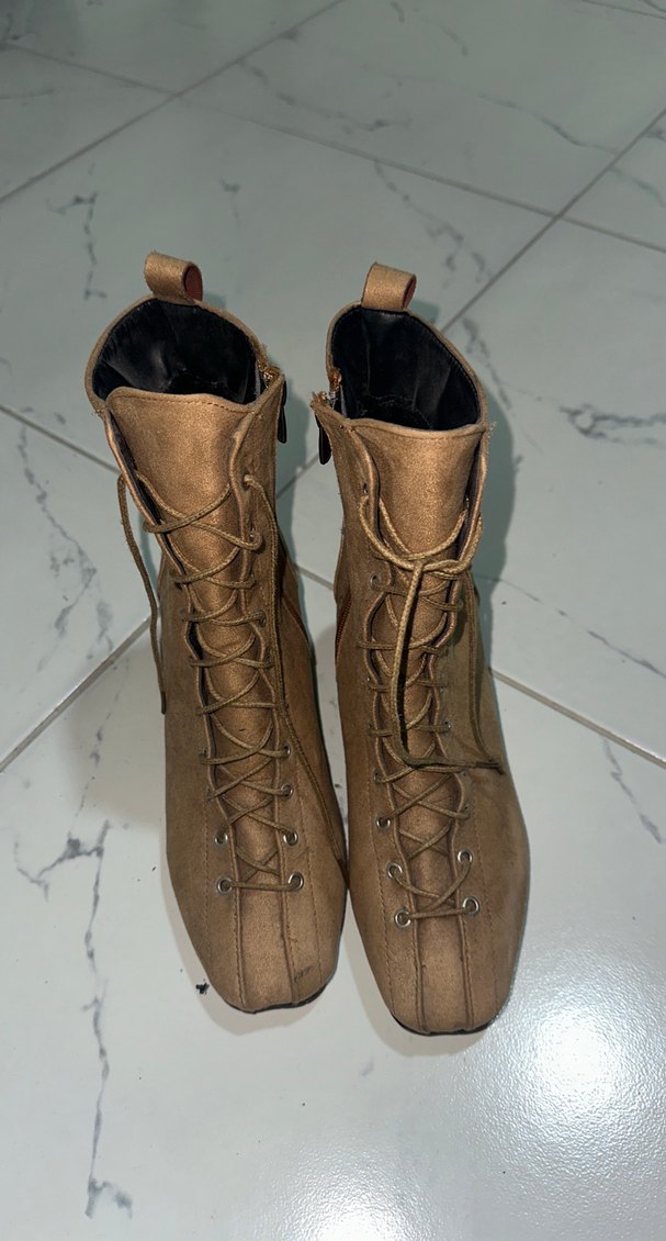 Bej Süet Bağcıklı Stiletto Topuklu Kadın Bot - Görsel 3