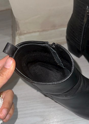 Kadın Siyah Deri Topuklu Bot - Görsel 4