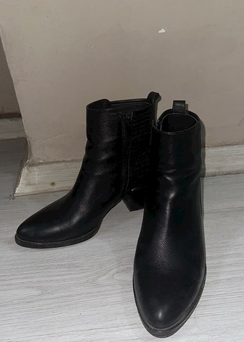 Kadın Siyah Deri Topuklu Bot - Görsel 6