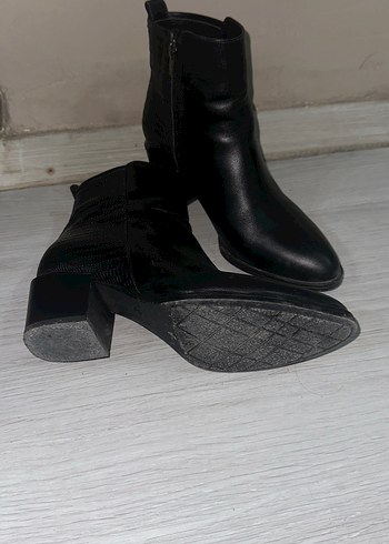 Kadın Siyah Deri Topuklu Bot - Görsel 5