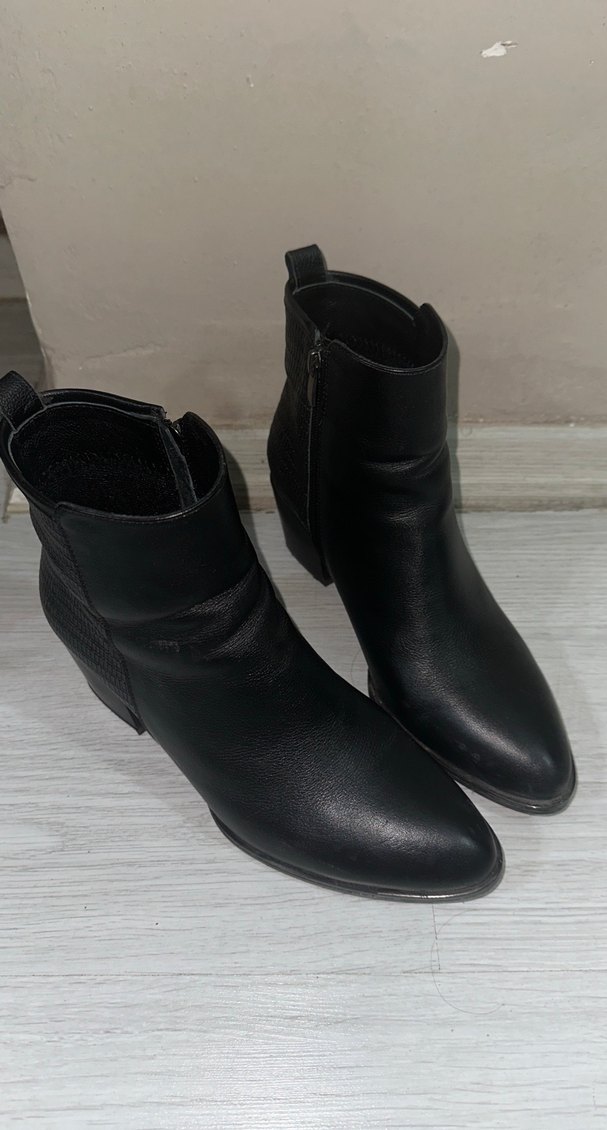 Kadın Siyah Deri Topuklu Bot - Görsel 3