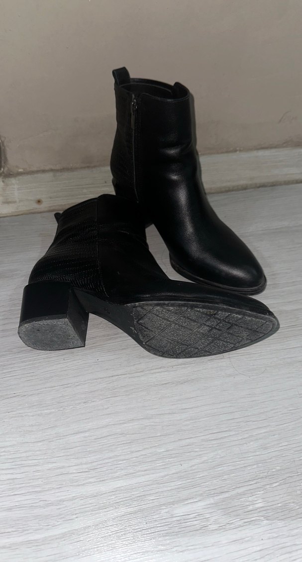 Kadın Siyah Deri Topuklu Bot - Görsel 5
