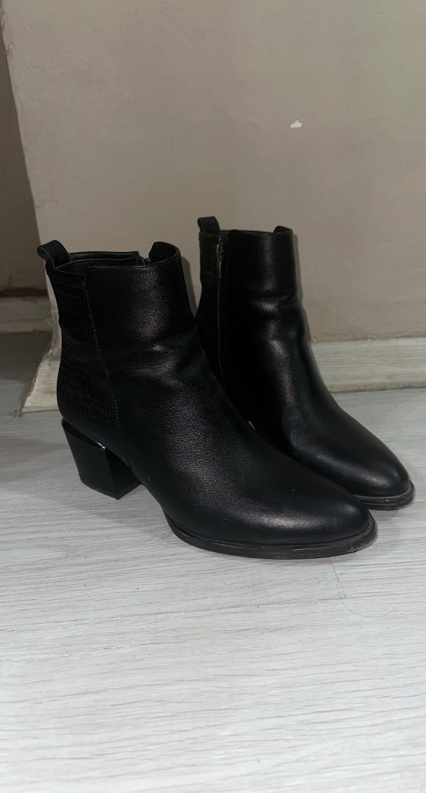 Kadın Siyah Deri Topuklu Bot - Görsel 2