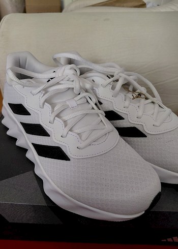 Adidas Beyaz Unisex Koşu Ayakkabısı - Görsel 2