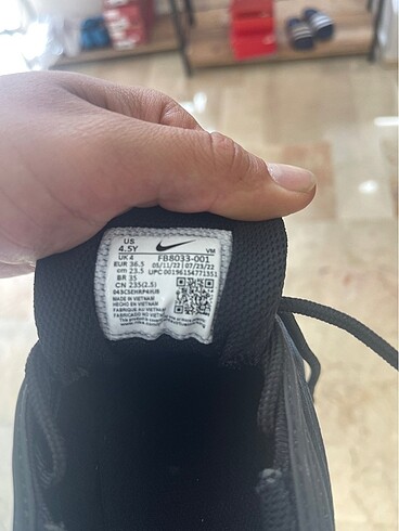 36,5 Beden Nike ayakkabı orijinal