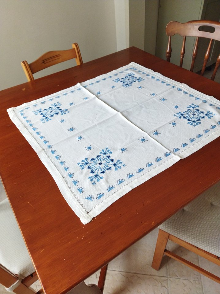 İşlemeli Beyaz Masa Örtüsü - Görsel 4