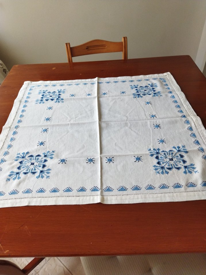 İşlemeli Beyaz Masa Örtüsü - Görsel 3