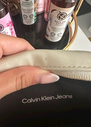Beden beyaz Renk Zincir Detaylı Bej Deri Kadın calvin klein Çapraz Çanta