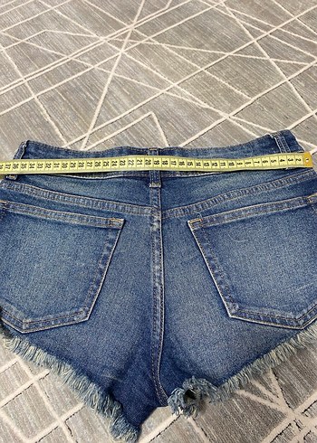 Düğmeli Bağlama Desenli Kadın Kot Şort - Görsel 2