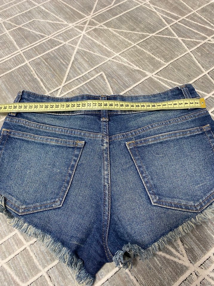 Düğmeli Bağlama Desenli Kadın Kot Şort - Görsel 2