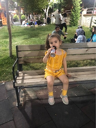 Kız çocuk toplu