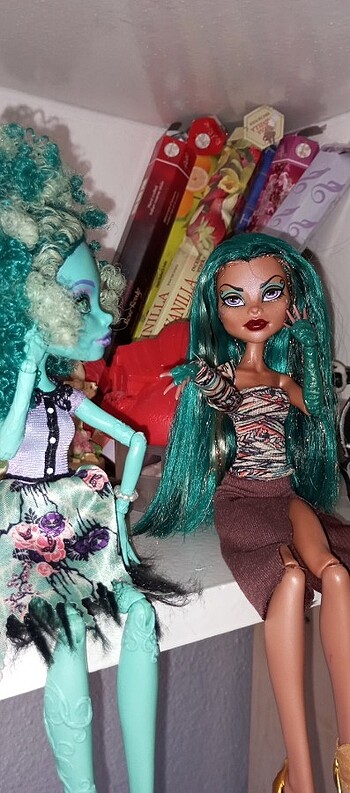 Monster high nefera ve honeyswamp