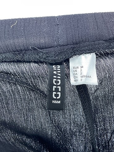 34 Beden siyah Renk H&M Mini Şort %70 İndirimli.