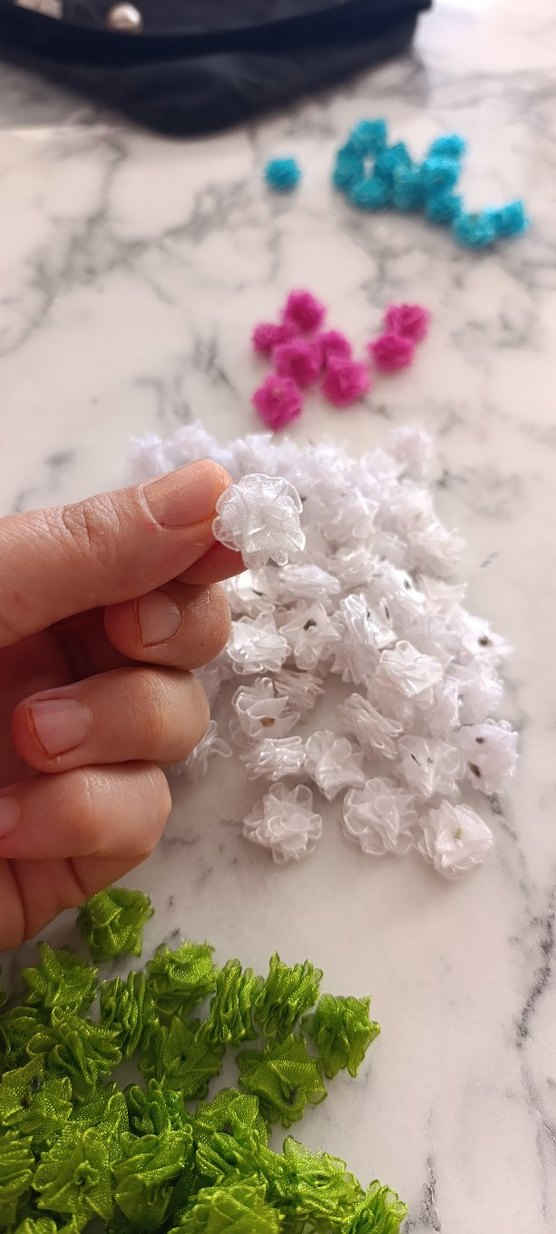 çiçek kurdela el yapımı pakette 57 adet mevcut - Görsel 4