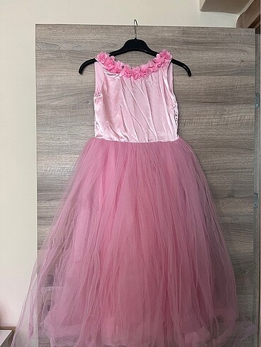 Diğer kız çocuk pembe elbise