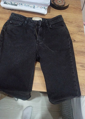 Siyah Batik Desenli Regular Fit Kadın Kot Pantolon - Görsel 2